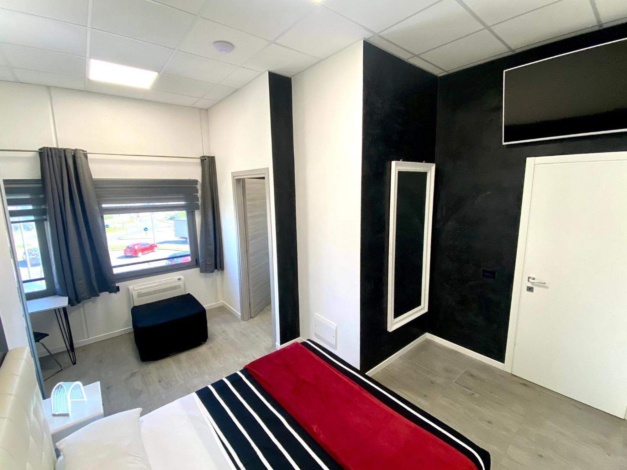 Hotel Tech Brembate Exteriér fotografie