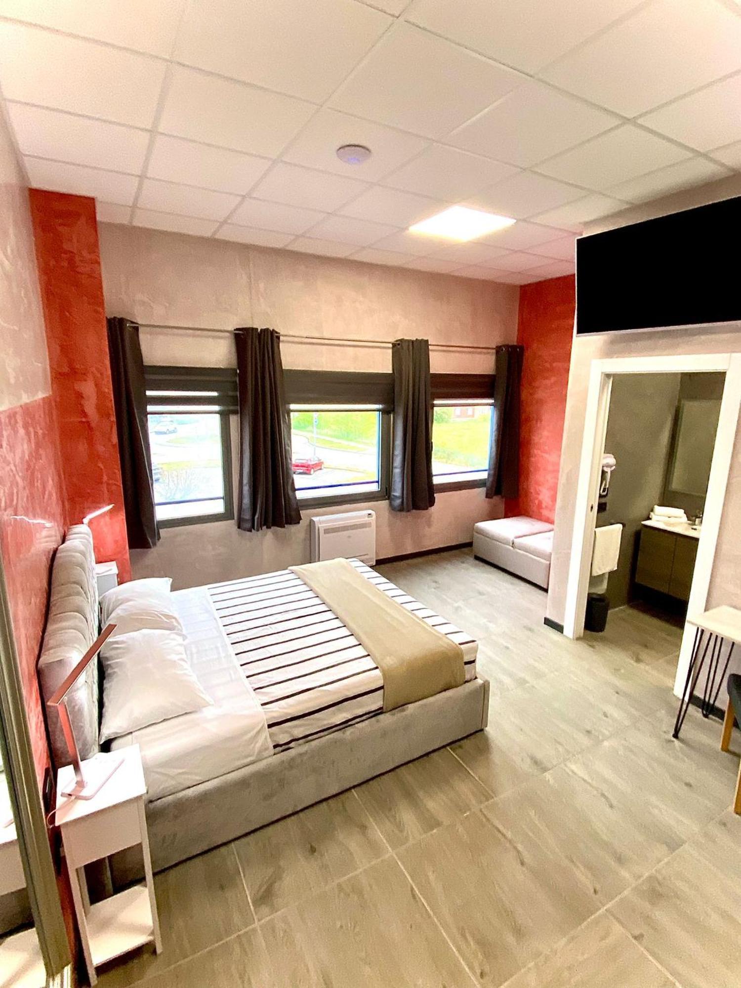 Hotel Tech Brembate Exteriér fotografie